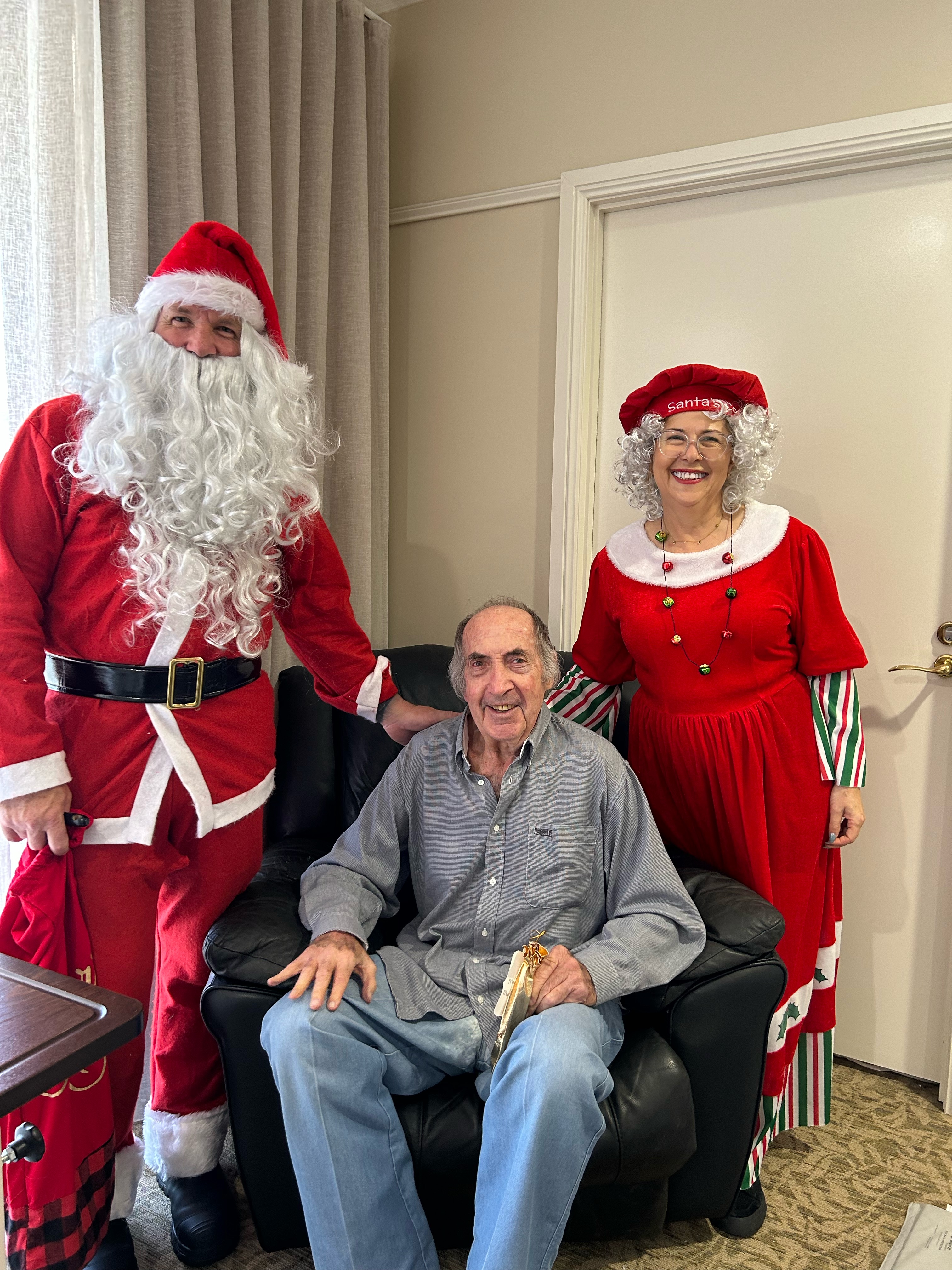 Mr and Mrs Claus visiting Villa Serena