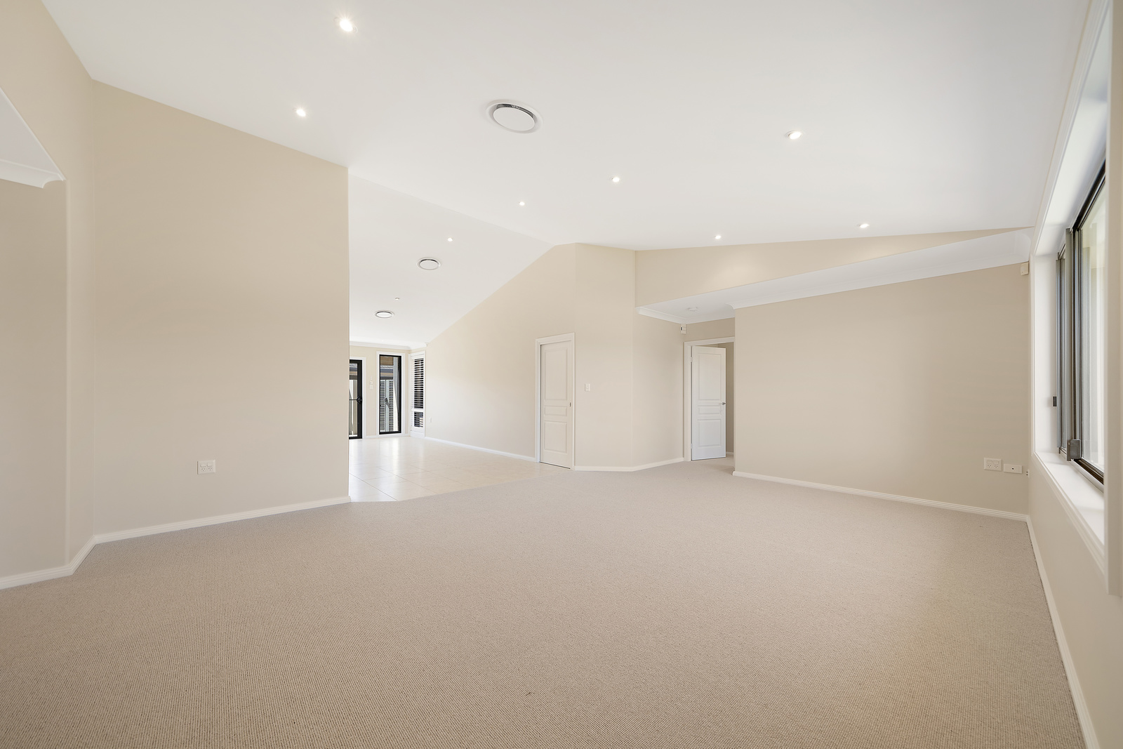 008_Open2view_ID974120-3_160_Park_Street_Port_Macquarie___NSW_2444.jpg